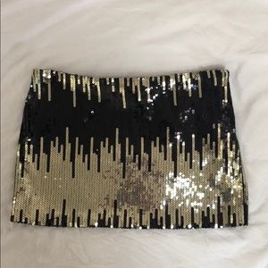 Sequin mini skirt black/gold perfect for holidays!